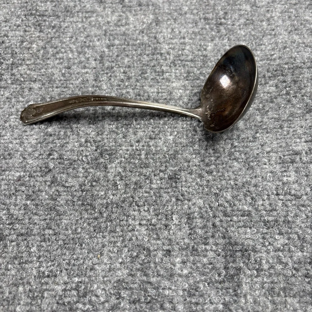Oneida Community Queen Bess 1 Solid Gravy Ladle Silverplate 1924 Tudor Vintage